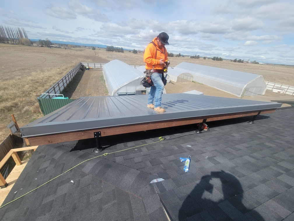 FNF Roofing team at work